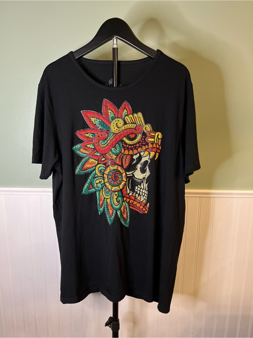 ¡Ay Guey! Black Short-Sleeve Tee w/Colorful Chief Skull Graphic. Size XL